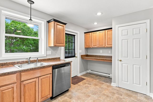 192 Empire St, Chicopee, MA 01013