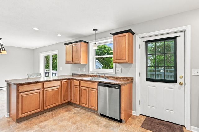 192 Empire St, Chicopee, MA 01013