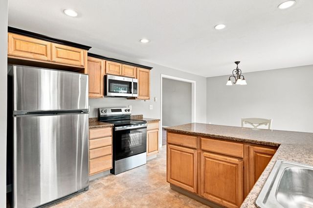 192 Empire St, Chicopee, MA 01013