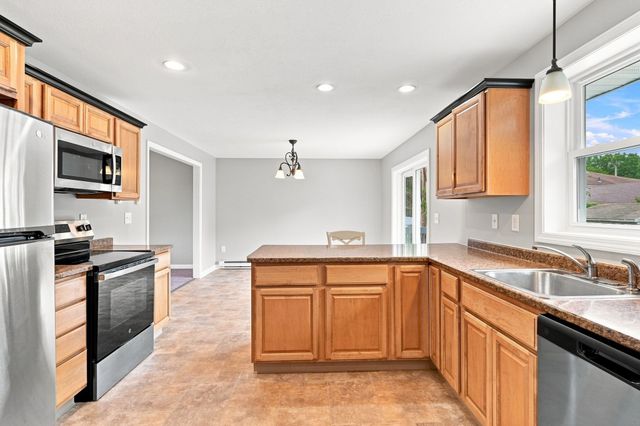 192 Empire St, Chicopee, MA 01013