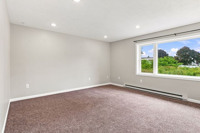 192 Empire St, Chicopee, MA 01013