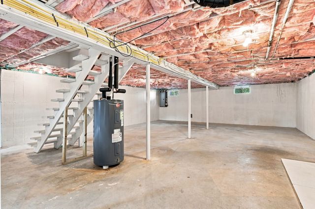 192 Empire St, Chicopee, MA 01013