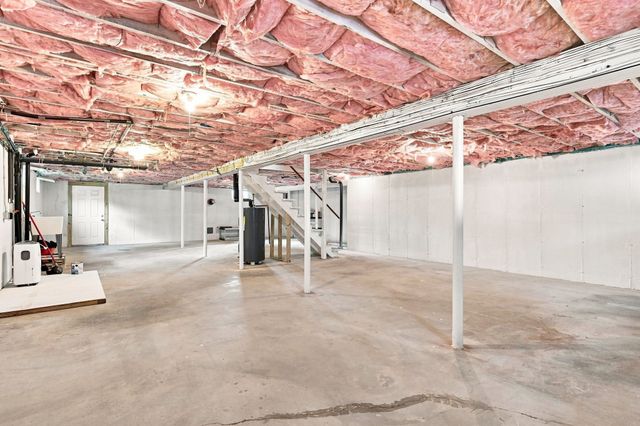 192 Empire St, Chicopee, MA 01013
