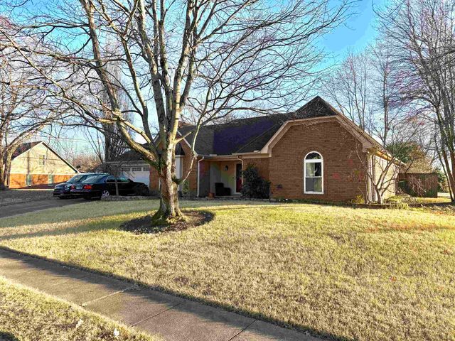 8481 OVERCUP OAKS DR, Memphis, TN 38018