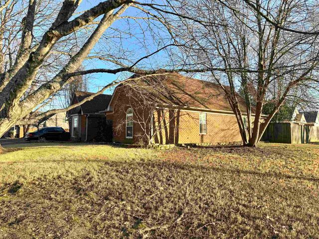 8481 OVERCUP OAKS DR, Memphis, TN 38018