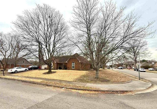 8481 OVERCUP OAKS DR, Memphis, TN 38018