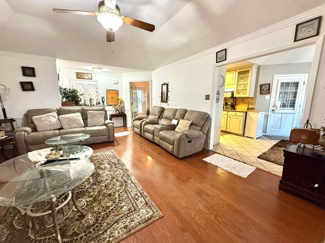 8481 OVERCUP OAKS DR, Memphis, TN 38018