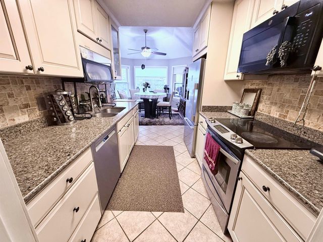 8481 OVERCUP OAKS DR, Memphis, TN 38018