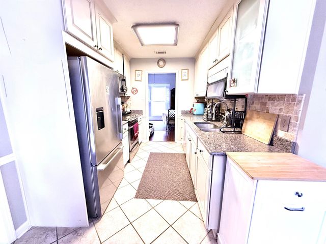 8481 OVERCUP OAKS DR, Memphis, TN 38018