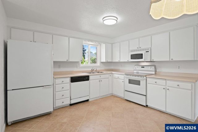 5455 Hickory Hill Dr SE, Salem, OR 97306