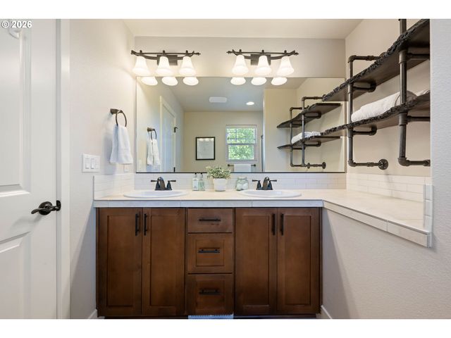 10320 Nw 293RD Ave, North Plains, OR 97133