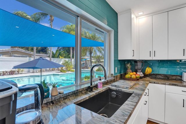 201 SE 11th Street, Pompano Beach, FL 33060