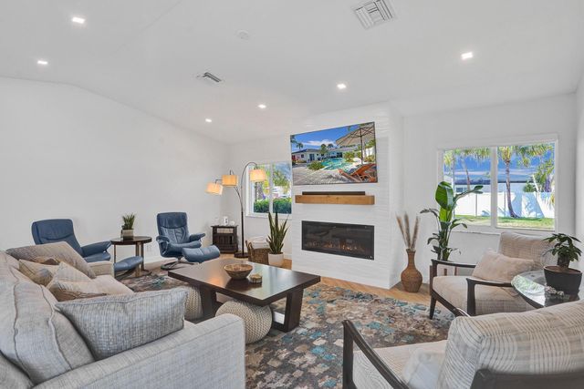 201 SE 11th Street, Pompano Beach, FL 33060
