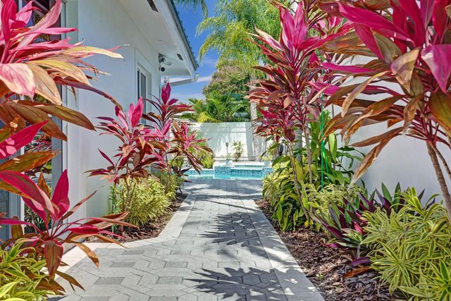 201 SE 11th Street, Pompano Beach, FL 33060