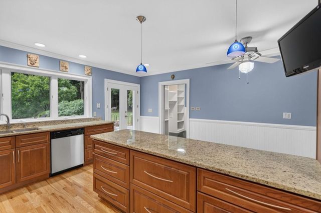 5274 Powers Ferry Road NW, Sandy Springs, GA 30327