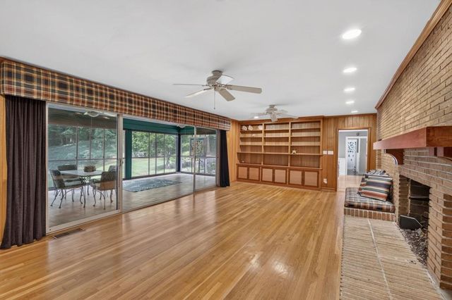 5274 Powers Ferry Road NW, Sandy Springs, GA 30327