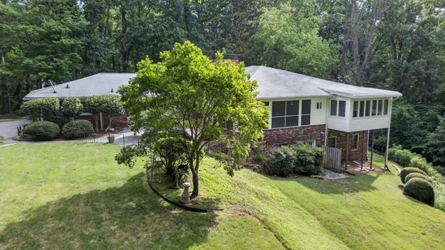 5274 Powers Ferry Road NW, Sandy Springs, GA 30327