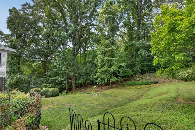 5274 Powers Ferry Road NW, Sandy Springs, GA 30327