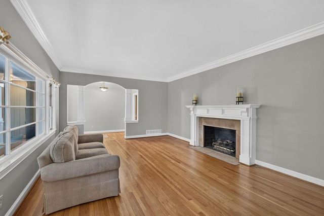 5274 Powers Ferry Road NW, Sandy Springs, GA 30327