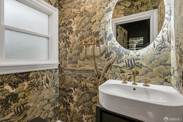 1904 Leavenworth Street, San Francisco, CA 94133