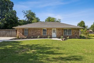 321 Malero Drive, Grand Prairie, TX 75051