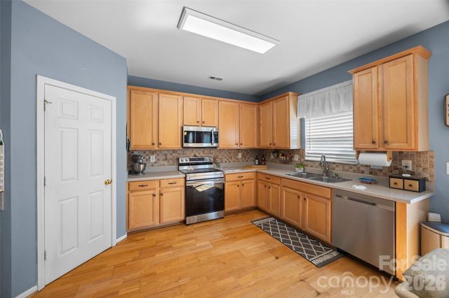 2025 Savannah Hills Drive, Matthews, NC 28105