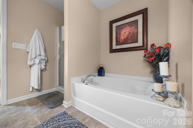 2025 Savannah Hills Drive, Matthews, NC 28105