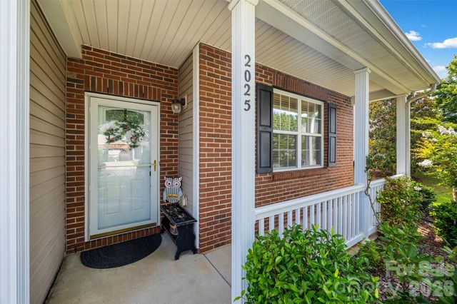 2025 Savannah Hills Drive, Matthews, NC 28105