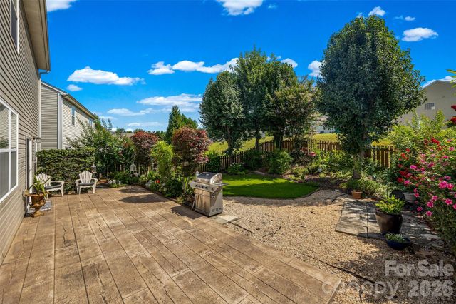 2025 Savannah Hills Drive, Matthews, NC 28105