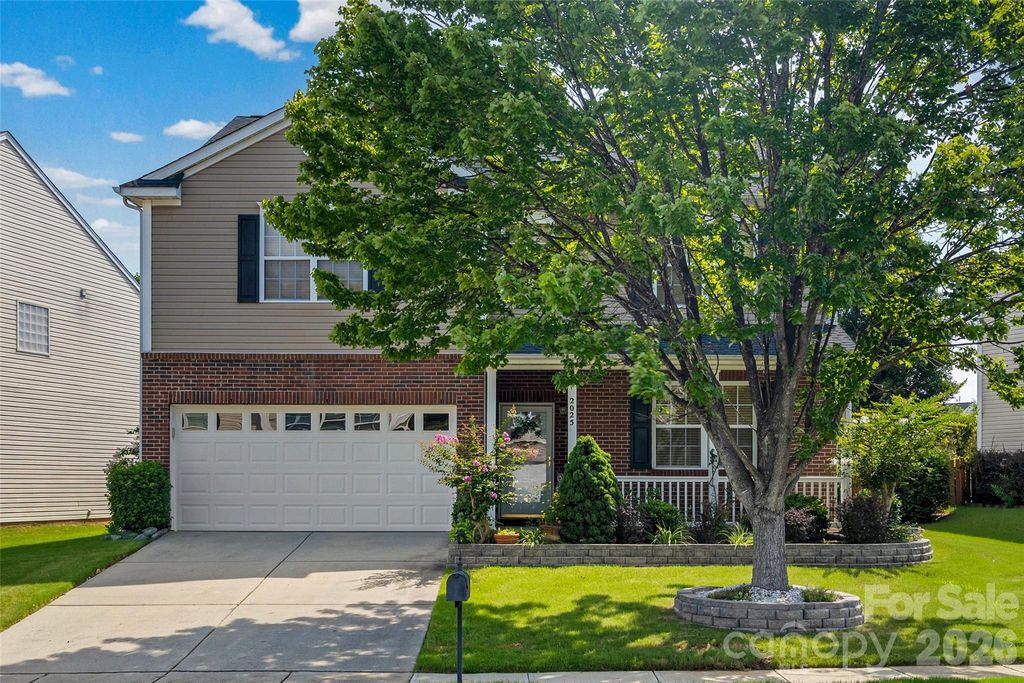 2025 Savannah Hills Drive, Matthews, NC 28105