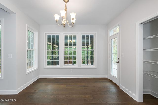 34 Greenbrier Way, Halfmoon, NY 12065