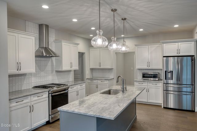 34 Greenbrier Way, Halfmoon, NY 12065