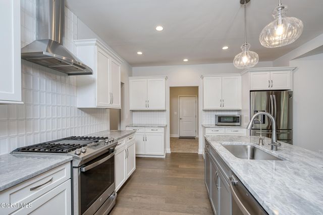 34 Greenbrier Way, Halfmoon, NY 12065