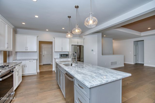 34 Greenbrier Way, Halfmoon, NY 12065