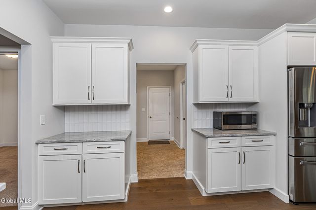 34 Greenbrier Way, Halfmoon, NY 12065