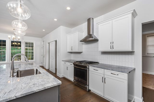 34 Greenbrier Way, Halfmoon, NY 12065