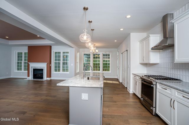 34 Greenbrier Way, Halfmoon, NY 12065