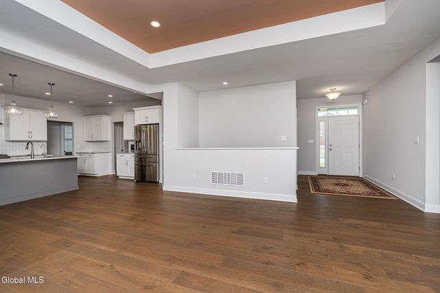 34 Greenbrier Way, Halfmoon, NY 12065