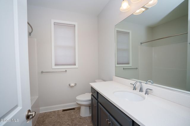 34 Greenbrier Way, Halfmoon, NY 12065