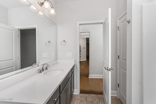 34 Greenbrier Way, Halfmoon, NY 12065