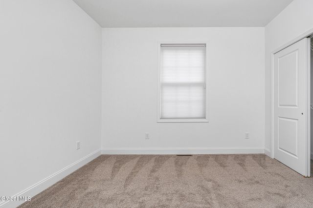 34 Greenbrier Way, Halfmoon, NY 12065