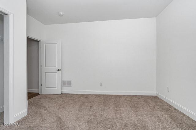 34 Greenbrier Way, Halfmoon, NY 12065