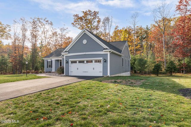 34 Greenbrier Way, Halfmoon, NY 12065