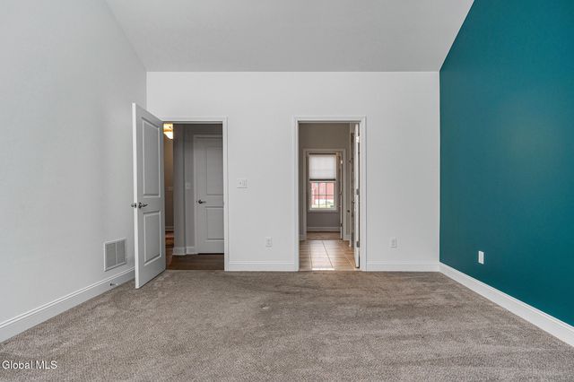 34 Greenbrier Way, Halfmoon, NY 12065