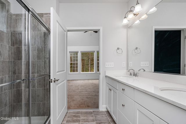 34 Greenbrier Way, Halfmoon, NY 12065