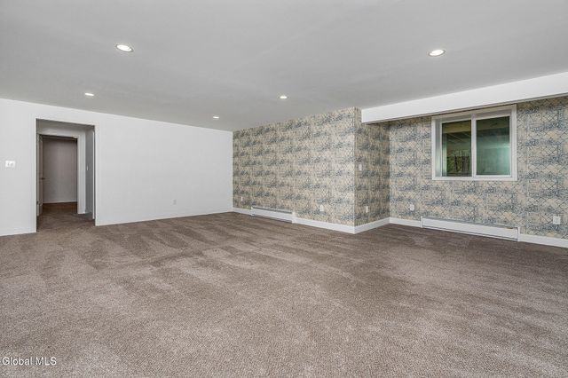 34 Greenbrier Way, Halfmoon, NY 12065