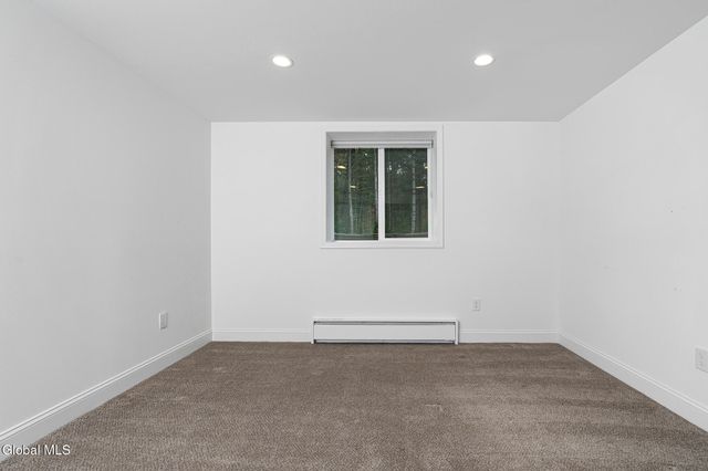 34 Greenbrier Way, Halfmoon, NY 12065