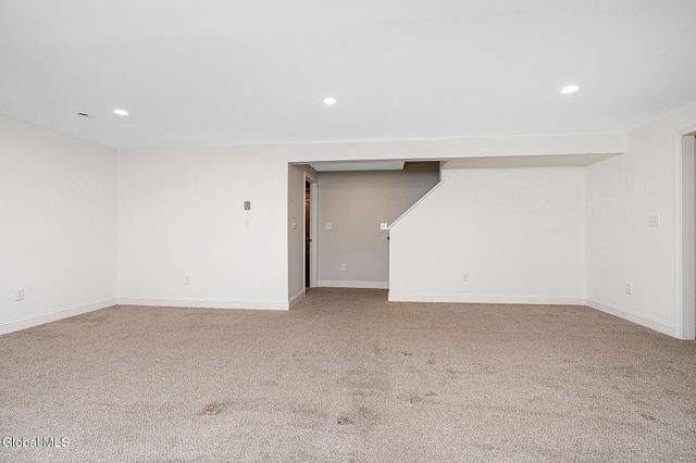 34 Greenbrier Way, Halfmoon, NY 12065