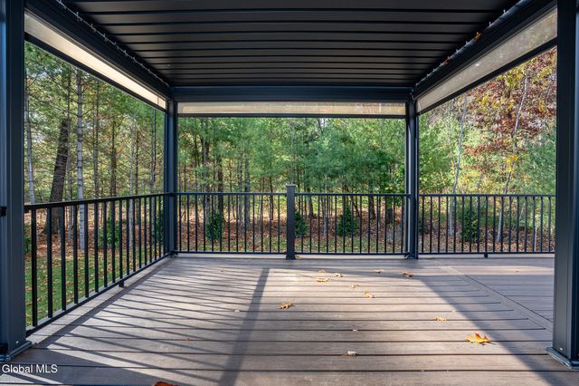 34 Greenbrier Way, Halfmoon, NY 12065