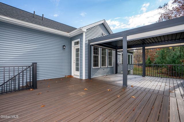 34 Greenbrier Way, Halfmoon, NY 12065